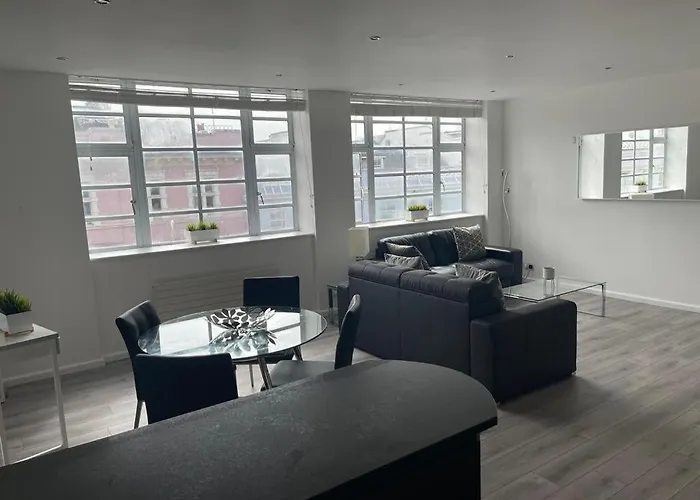Modern Apartment, Amazing Central Location