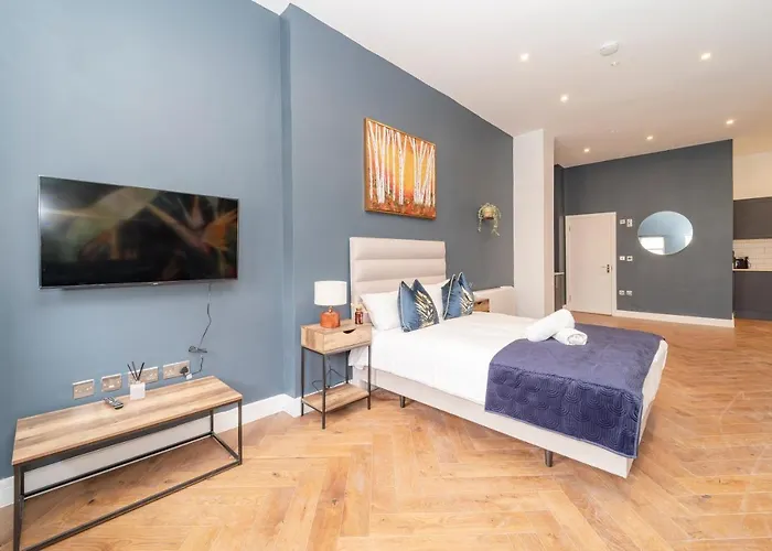 Morden Studio Flat Moments Away From Brighton Seafront