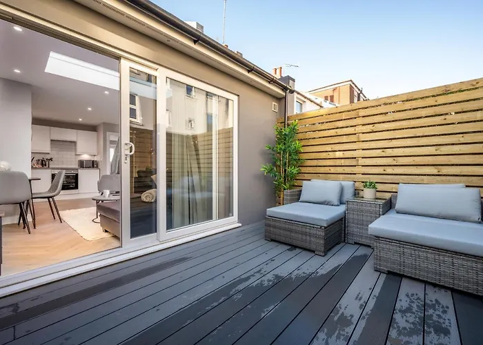 Brandnew Stylish House With Patio For 6 In Central Brighton