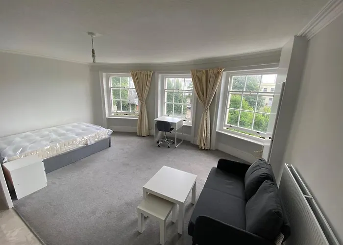 Norfolk Sq 4,5,6 Brighton Bedsit Walking Distance To The Sea Front On Norfolk Square