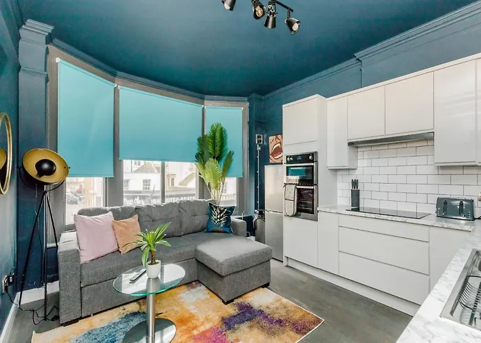Your Central Stay 5 Bedroom Flat
