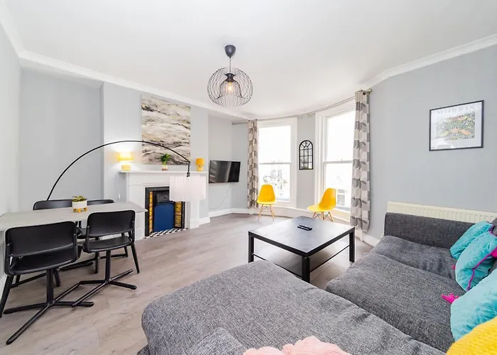 Flash Sale Central Hove 3 Bedroom Flat Bn338Awat