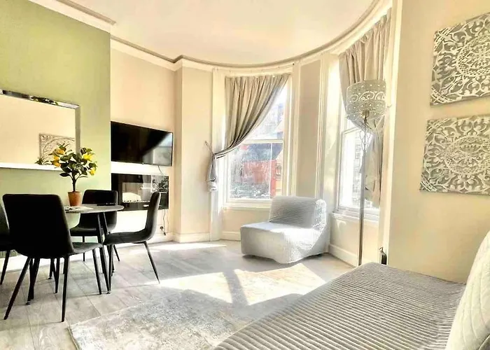 Central Apartment 2 Minutes From Sea Front