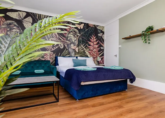 Super Central Location I Tropical Studio Apartment I Next To Brighton Beach And North Lanes