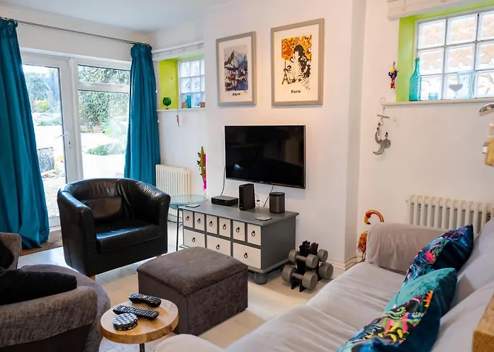Cute & Cosy 1 Double Bedroom Garden Flat