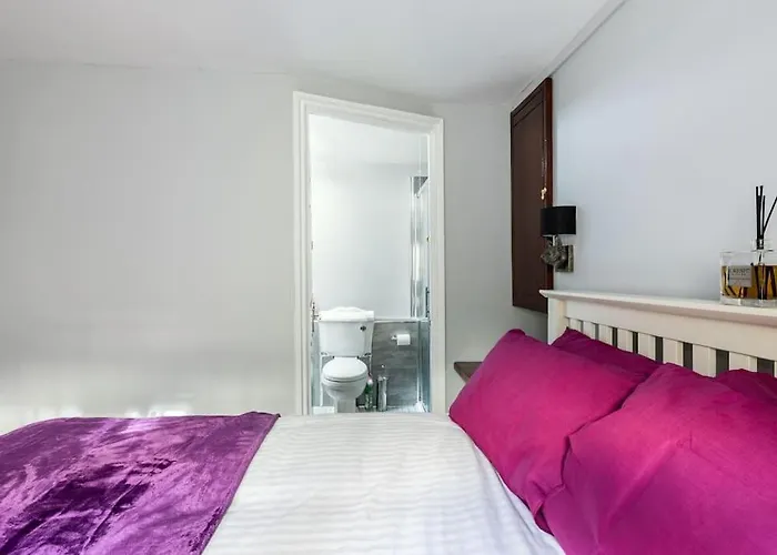 Basement Flat, Regency Square