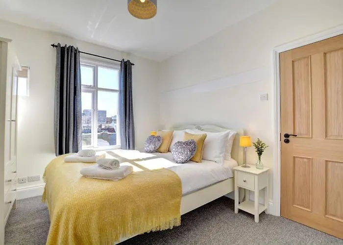 Modern 4 Bedroom Townhouse Perfect Location.