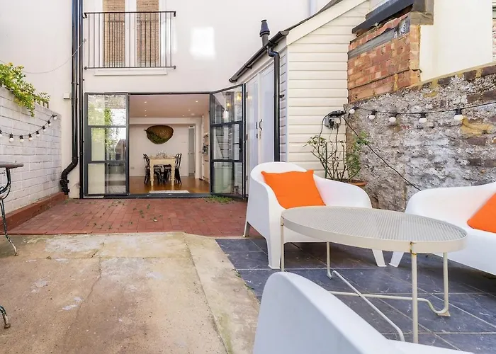 Host & Stay - Sunny Terrace On Robert Street