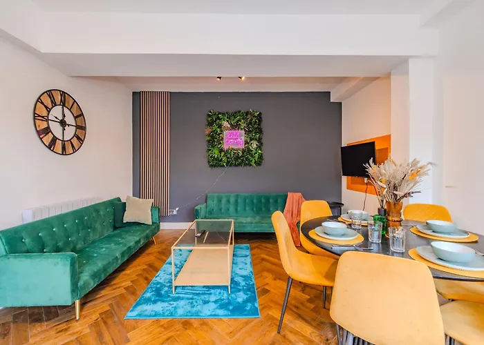 Central 2 Bedroom Flat With Roof Terrace I Next To Brighton Beach I Sleep 8 Guests