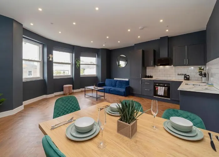 Seafront And Central Two Bedrooms Flat - Code Bn12Sil05