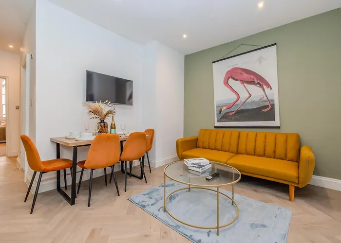 2 Bedroom Flat Next To Brighton Beach