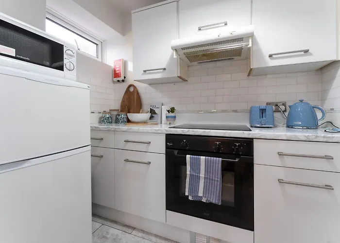 Host & Stay - Sea View Marine Parade