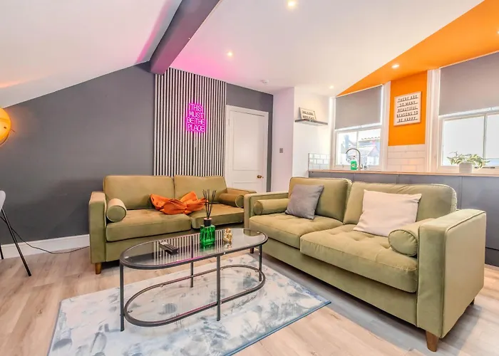 2-Bedroom Flat With Free Parking