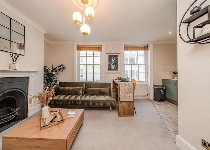 Sunny 1-Bedroom Flat Near The Waves Of Brighton Beach