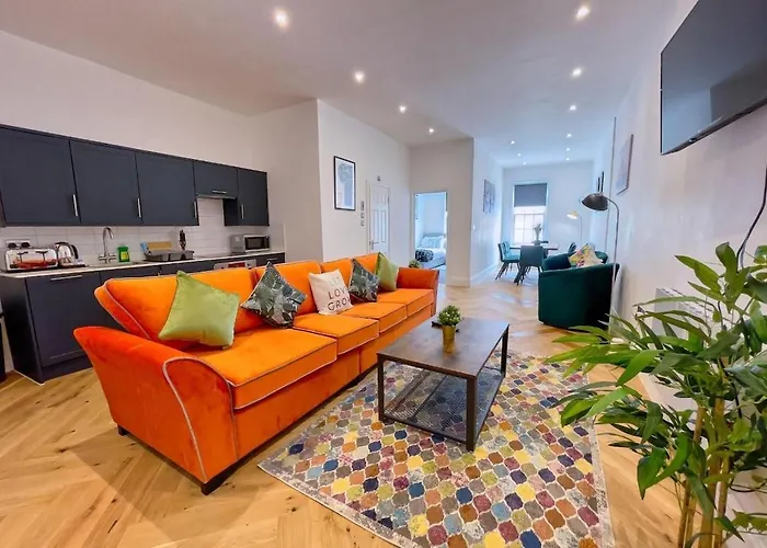 2 Bedroom Flat With Beautiful Sea View And Free Parking And Lift