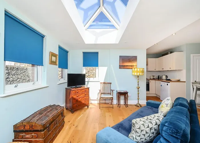 Host & Stay - Blue Bolthole On Vicarage Lane