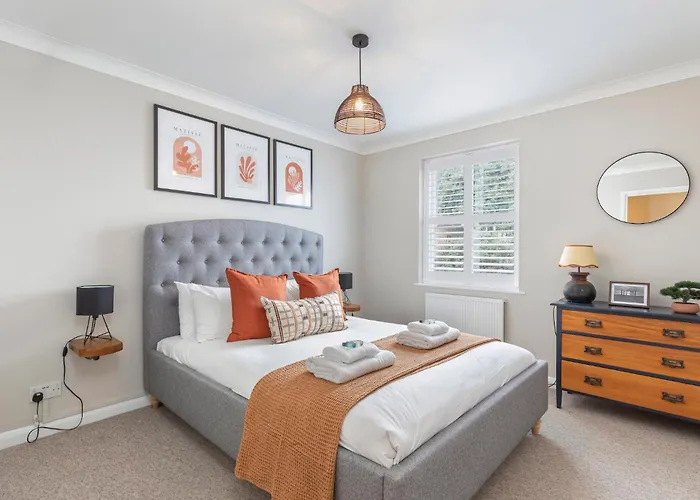 Beautiful 2 Bed Property With Parking By The Sea