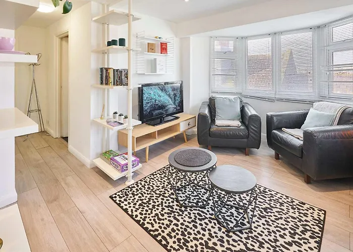 Host & Stay - St James Street