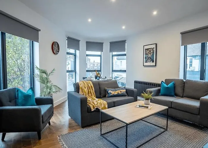 Central 2 Bed Bedroom Next To Brighton Station