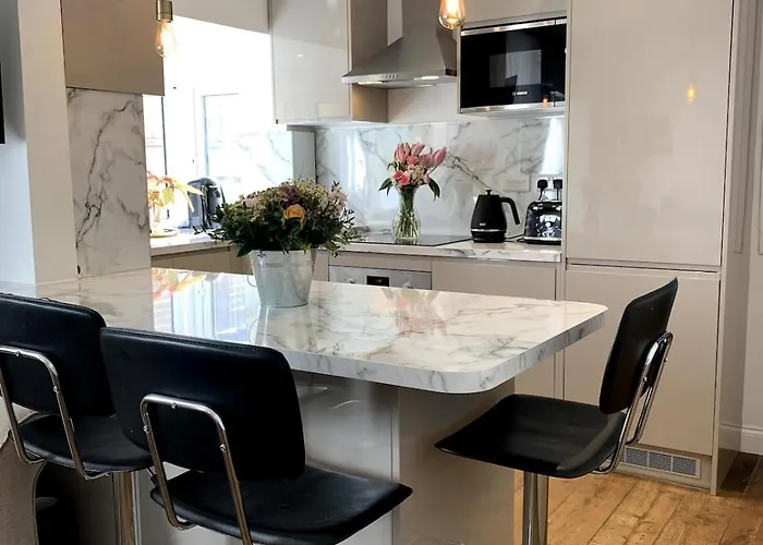Gorgeous 2 Bed Ground Floor Flat In Hove