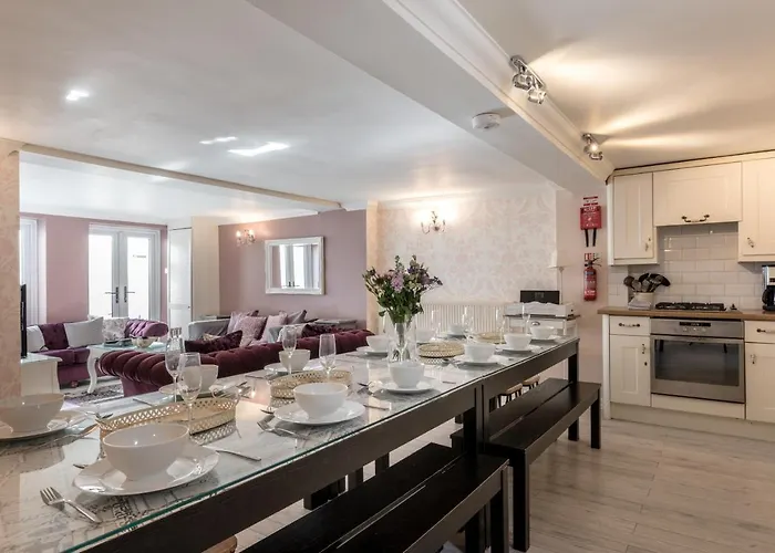 Little Paris - Parking - By Brighton Holiday Lets