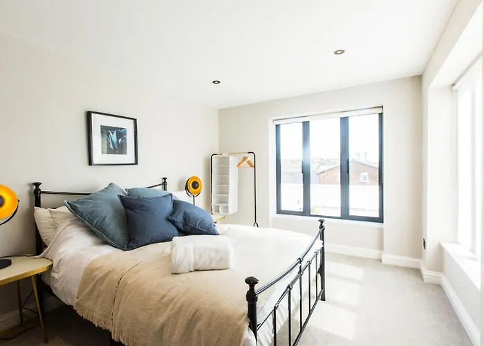 Luxury 3Bdr Conversion W/Private Rooftop Terrace