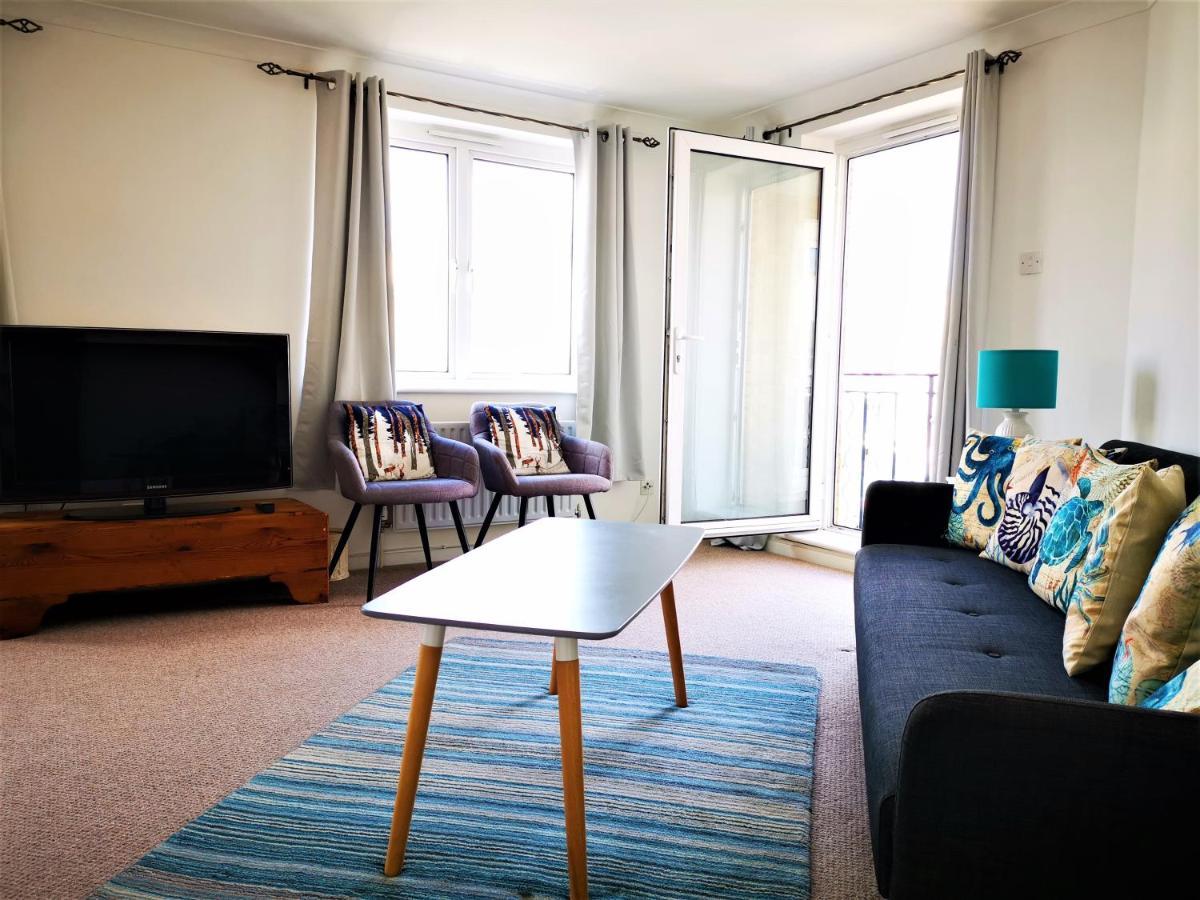 Marina Living With Parking, Balcony, Quiet And Secure