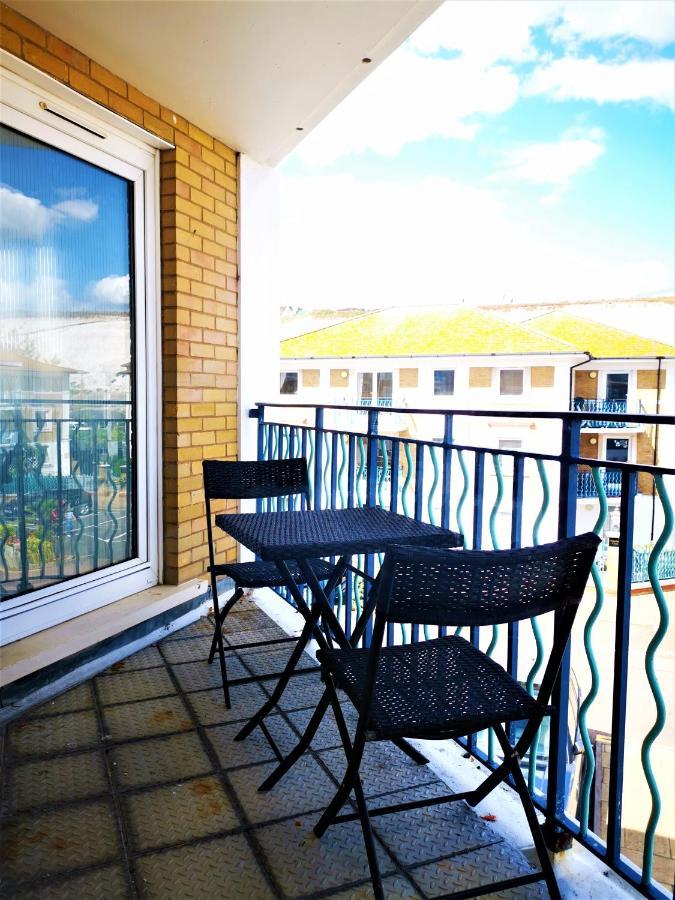 Marina Living With Parking, Balcony, Quiet And Secure