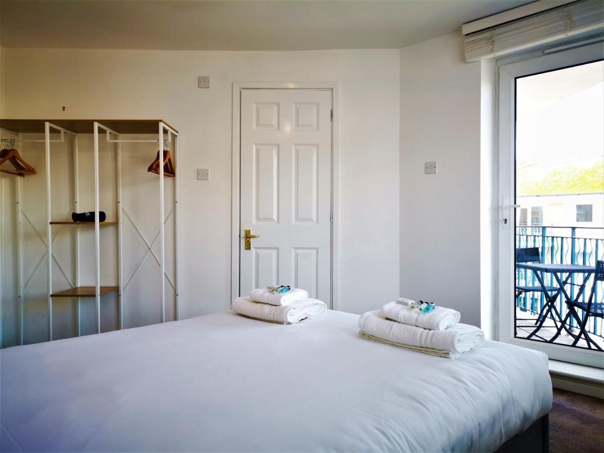 Marina Living With Parking, Balcony, Quiet And Secure Brighton