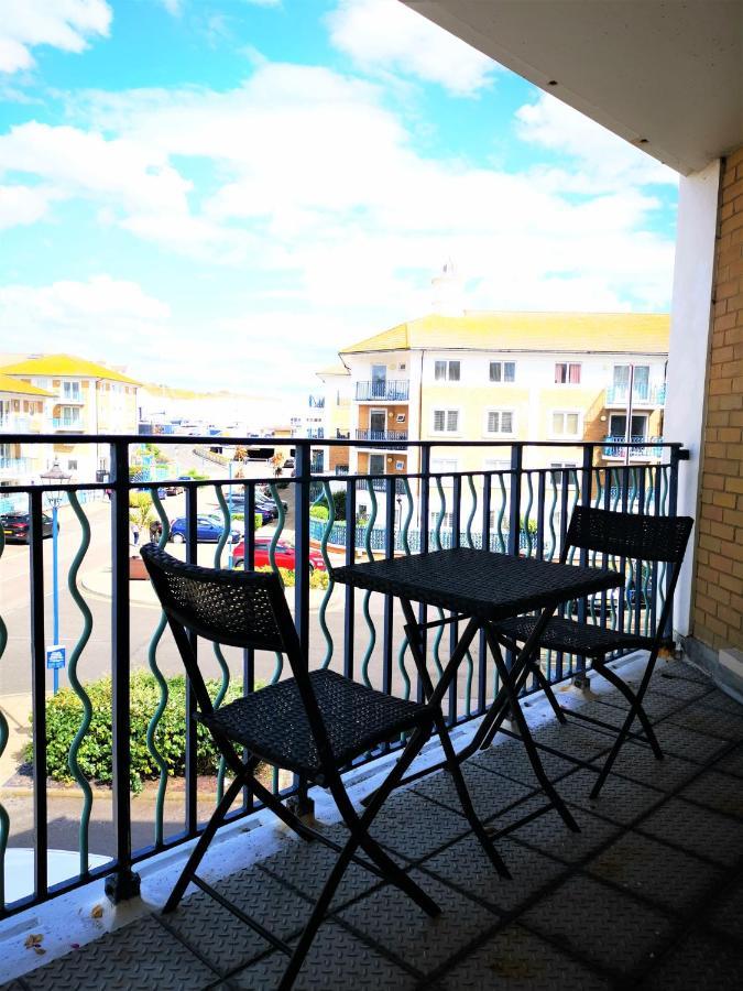 Marina Living With Parking, Balcony, Quiet And Secure Apartment Brighton