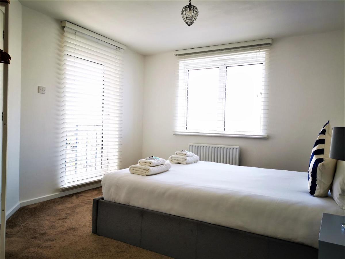 Marina Living With Parking, Balcony, Quiet And Secure Apartment