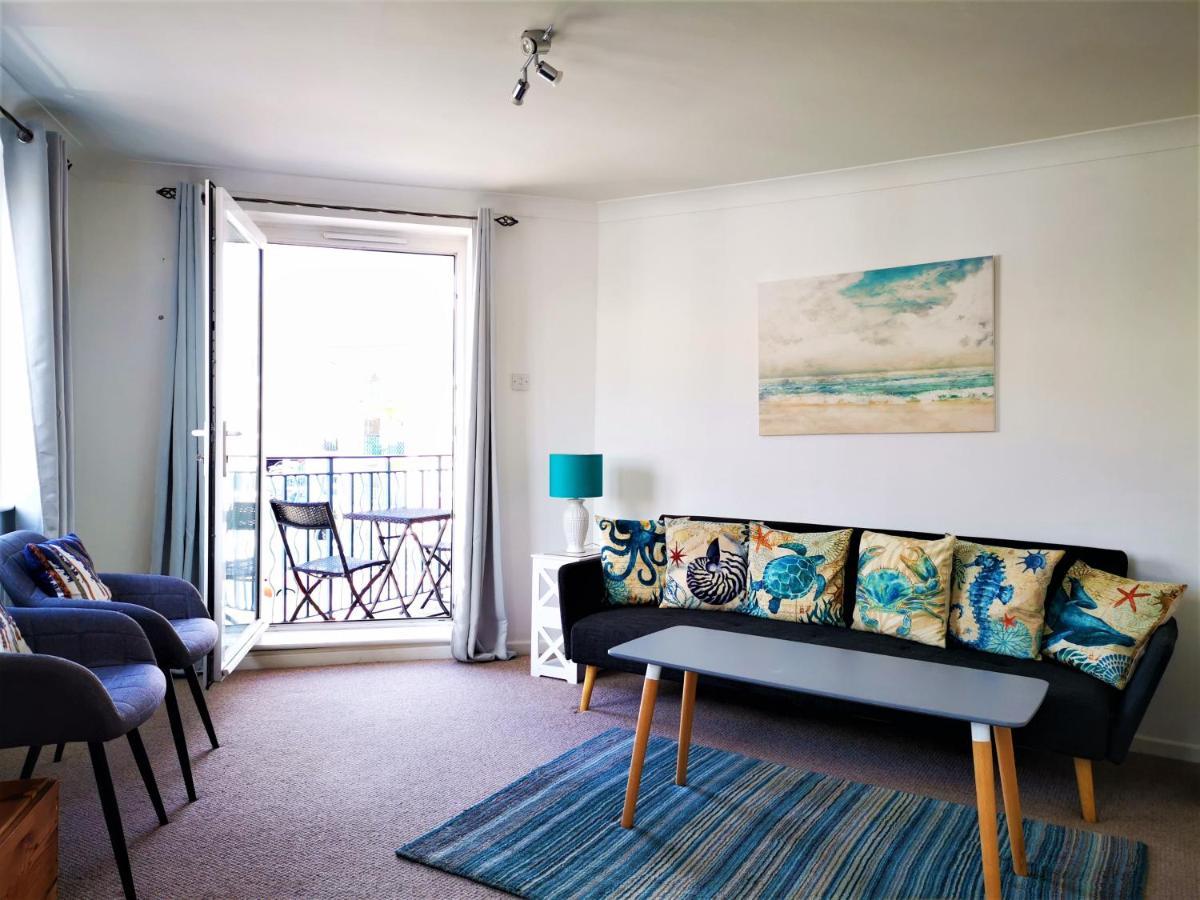 Apartment Marina Living With Parking, Balcony, Quiet And Secure