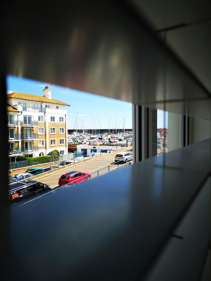 Apartment Marina Living With Parking, Balcony, Quiet And Secure