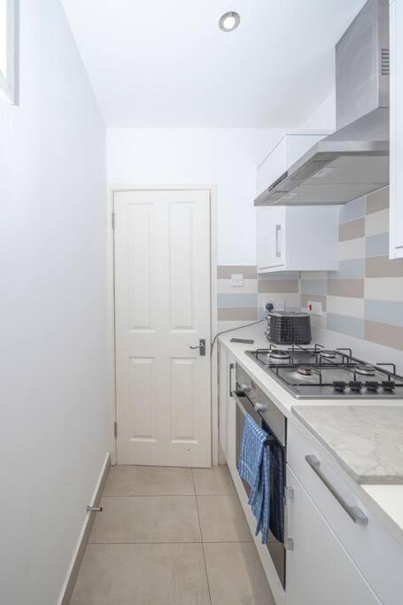 Flash Sale Centre 1bedroom Flat Bn16sma02 *