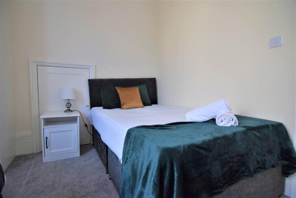 Holiday home Flash Sale Kempton 2 Bedroom Flat Bn224eat04 *