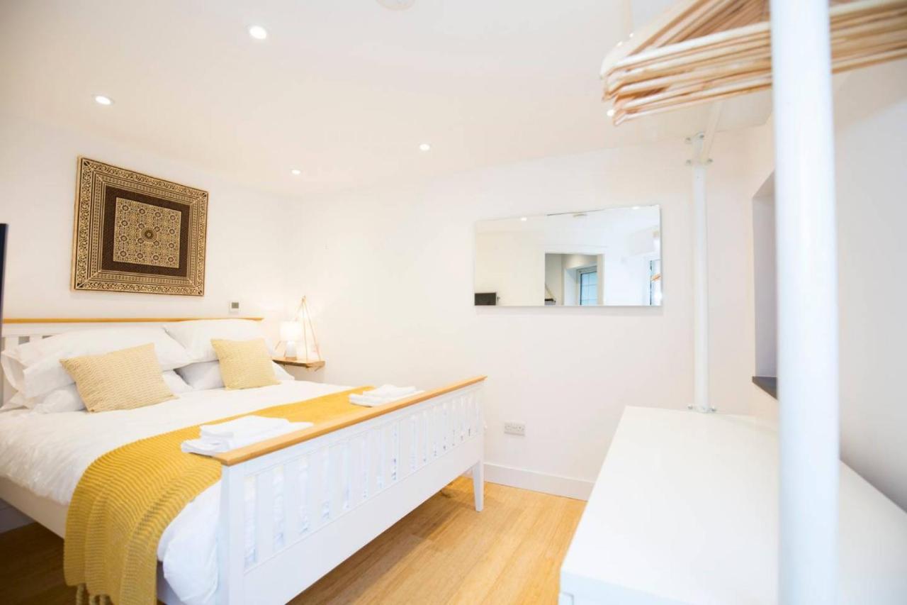 Orchard House-luxury House With Hot Tub Sleeps 12 Bed & Breakfast