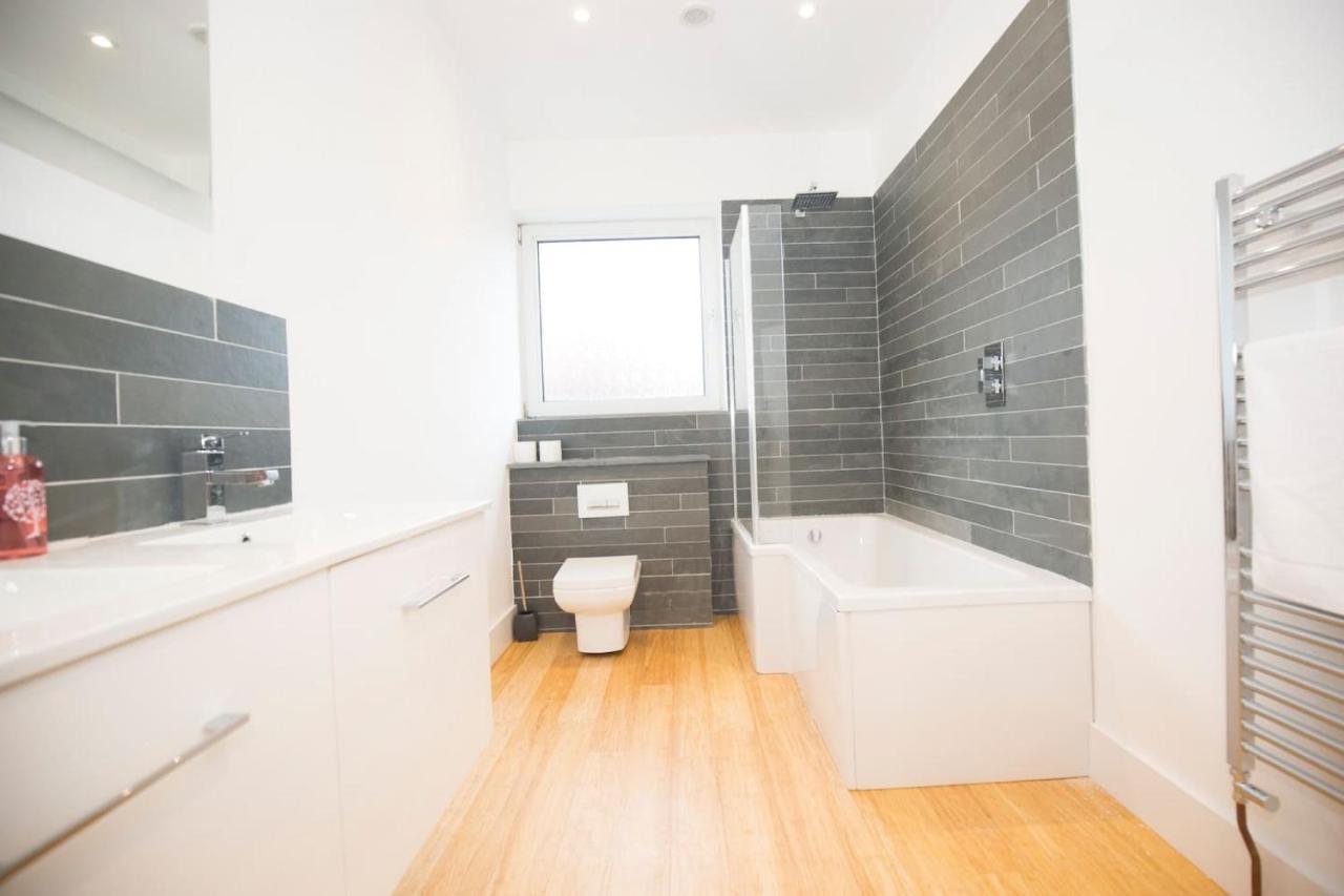 Orchard House-luxury House With Hot Tub Sleeps 12 Brighton