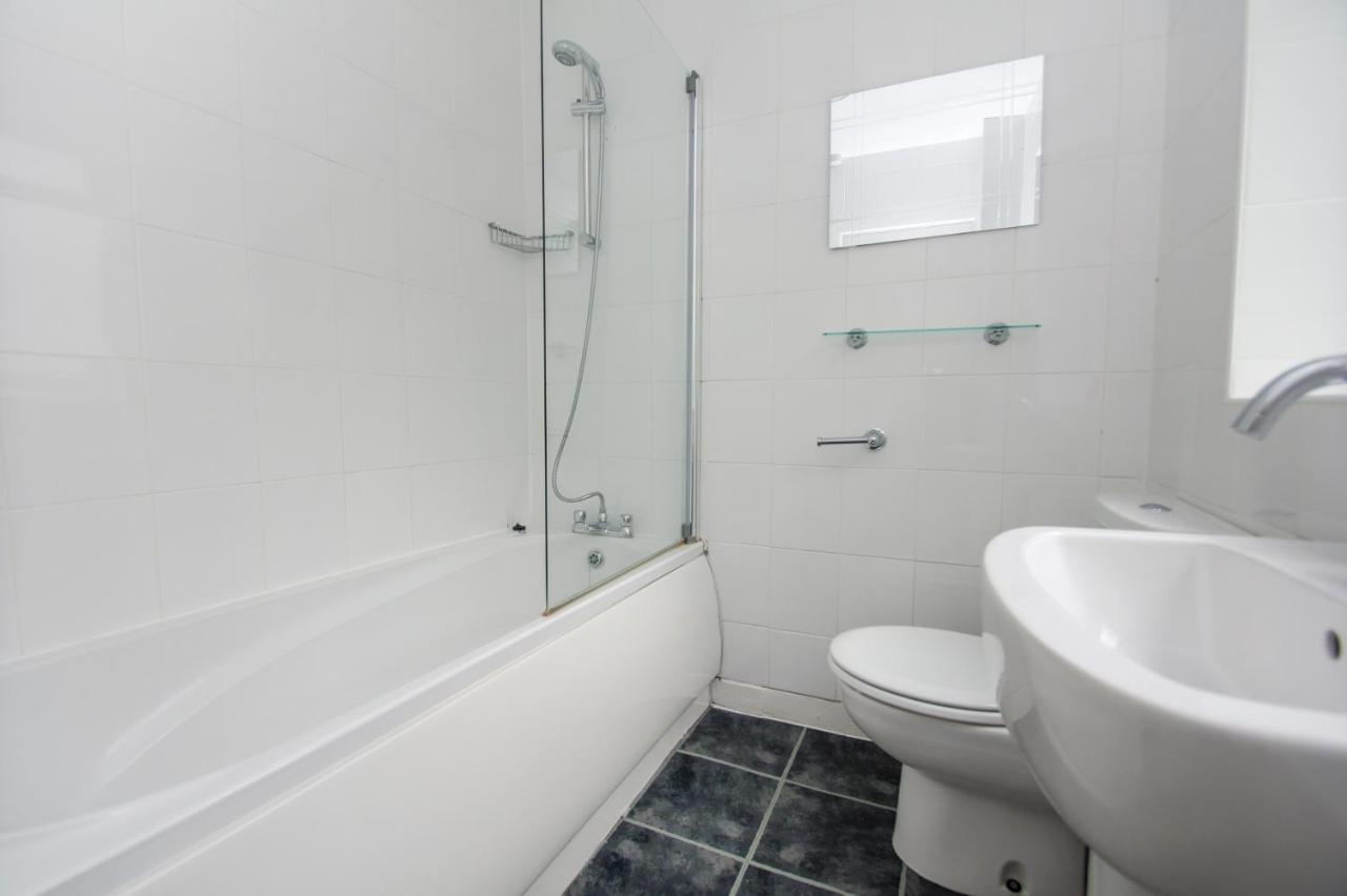 Townhouse - Central- By Lets Apartment Brighton
