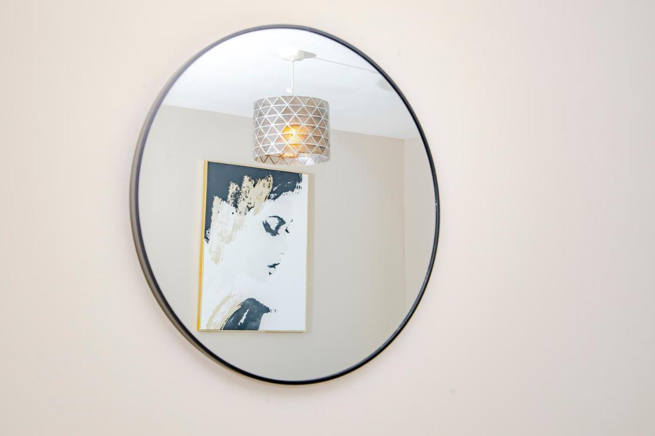 Flash Sales Offer - Any Week Day No Minimum Night Restrictions Centre 1 Bedroom Flat Bn1gre17