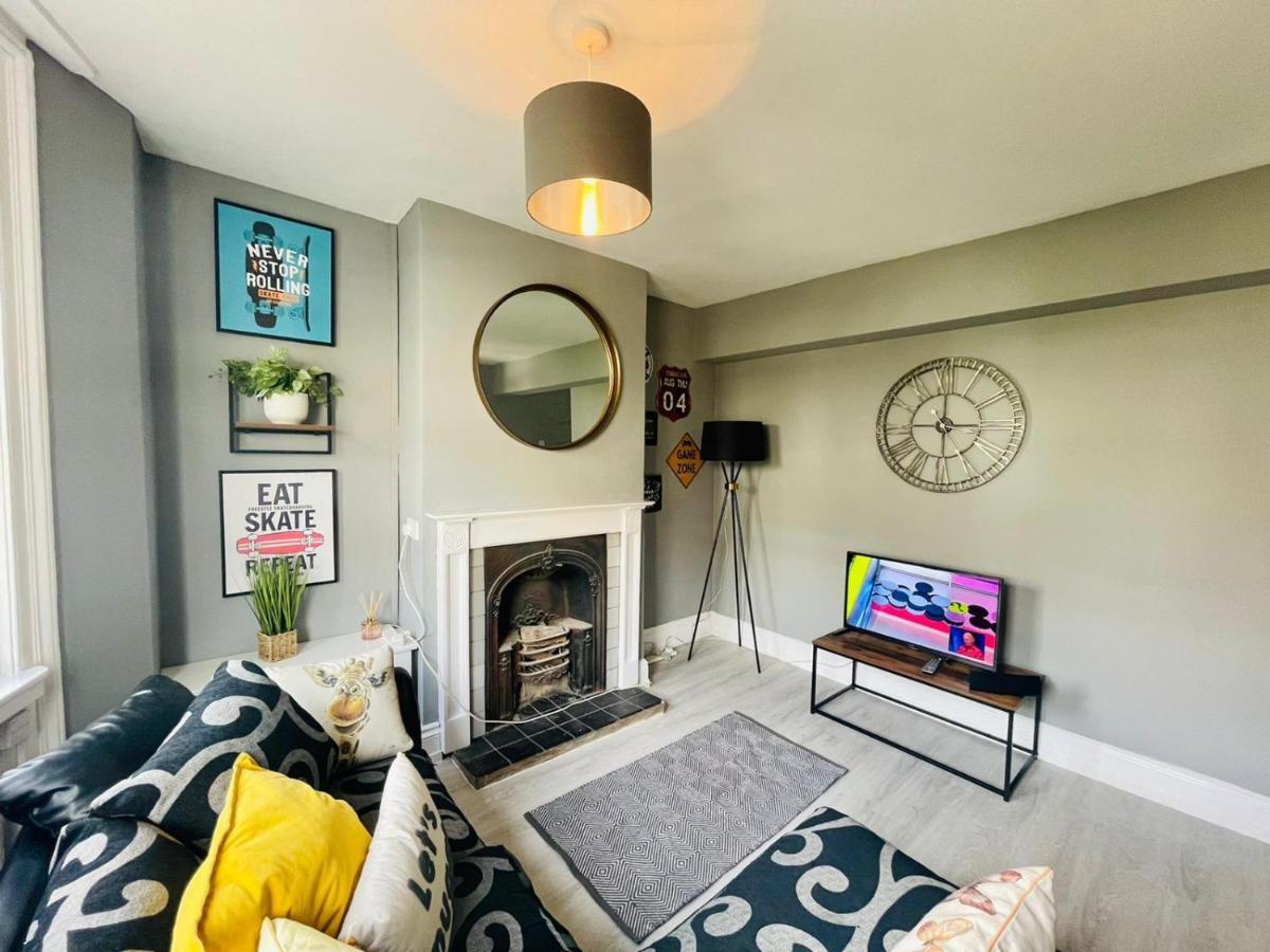 Funky 3bedroom House Next To Station * Brighton