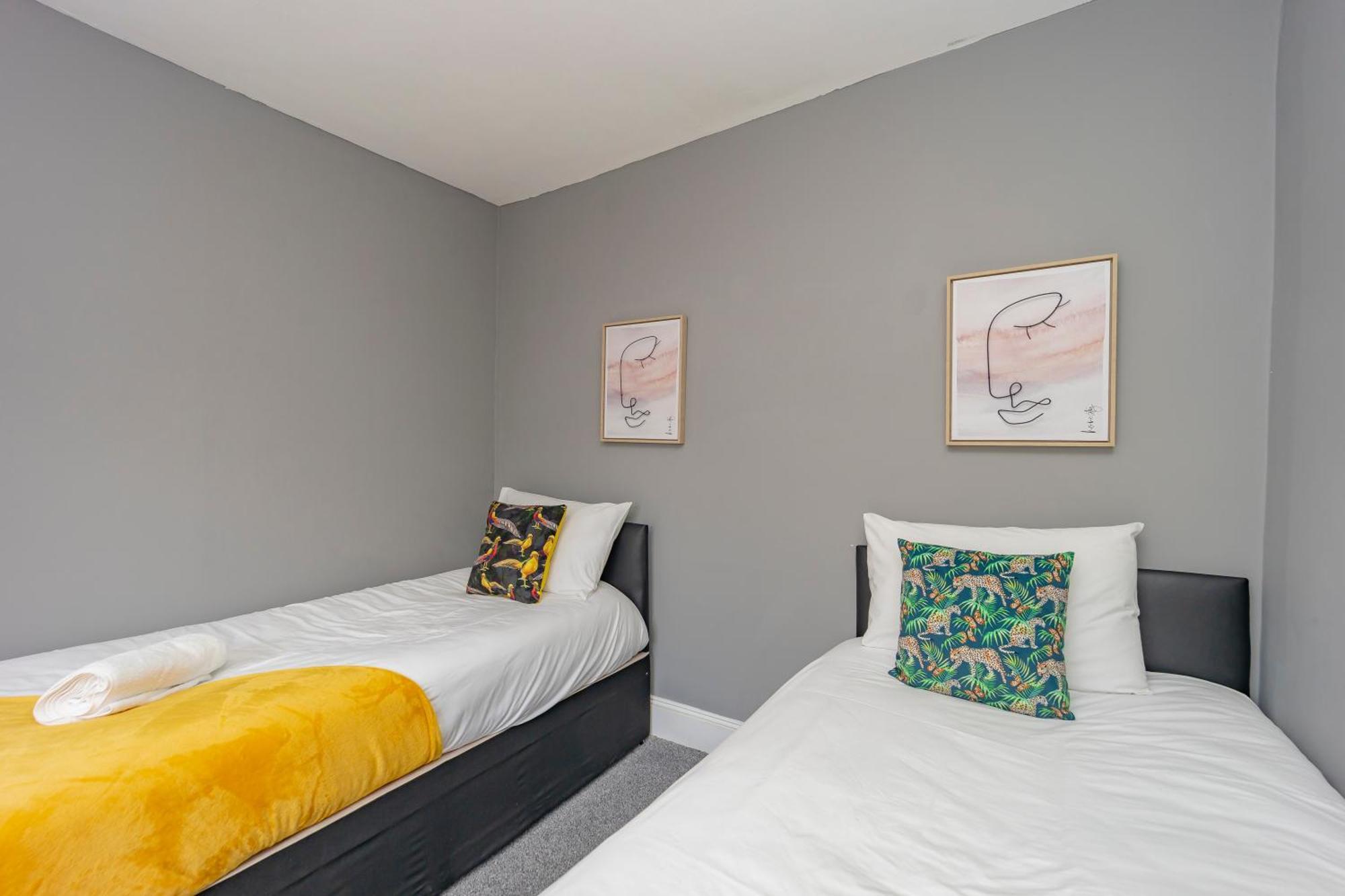 Funky 3bedroom House Next To Station Brighton