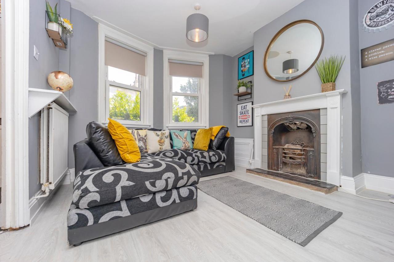 Funky 3bedroom House Next To Station *
