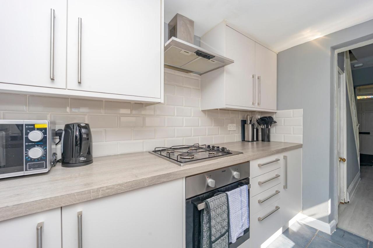 Funky 3bedroom House Next To Station *