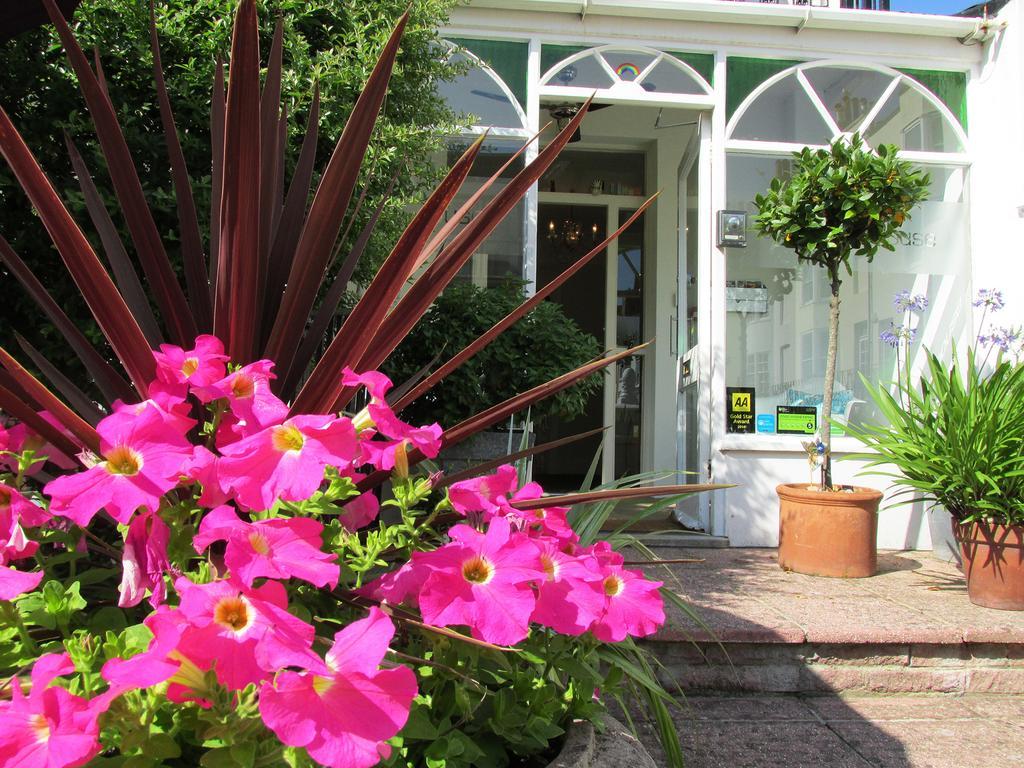 Guest house The White House 4*