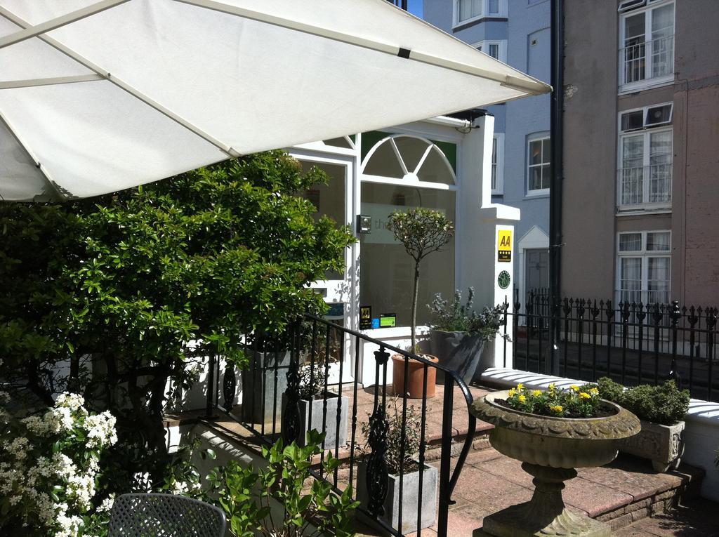 Guest house The White House 4*