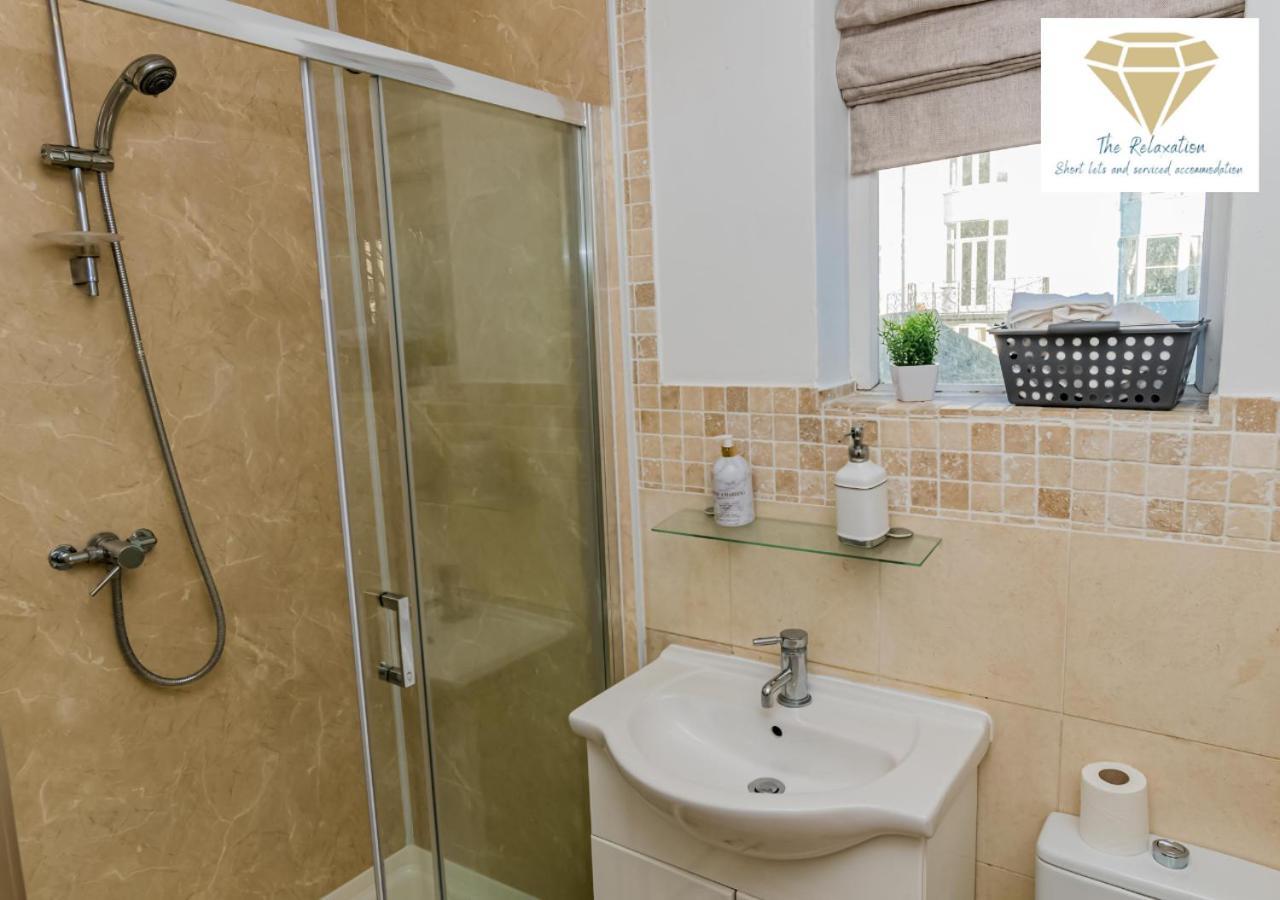 1 Bed Apartment-Sea Views- Relocation-Business-By The Relaxation Serviced Apartments *