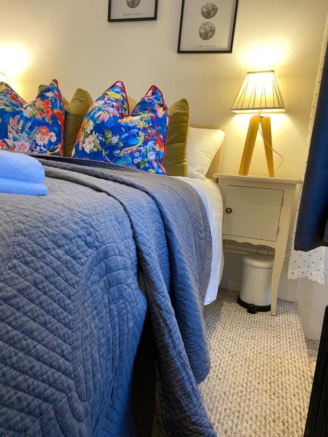 1 Bed Apartment-Sea Views- Relocation-Business-By The Relaxation Serviced Apartments Brighton