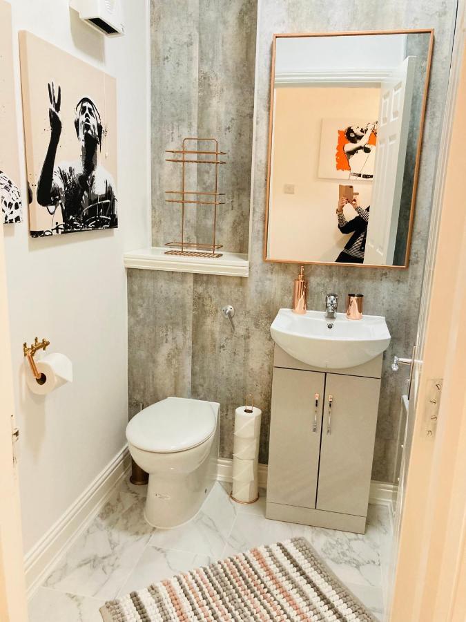 Funky Unique 2-bedroom With Parking Apartment Brighton