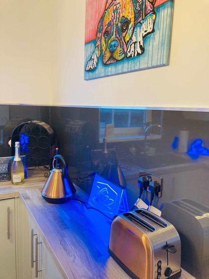 Funky Unique 2-bedroom With Parking *