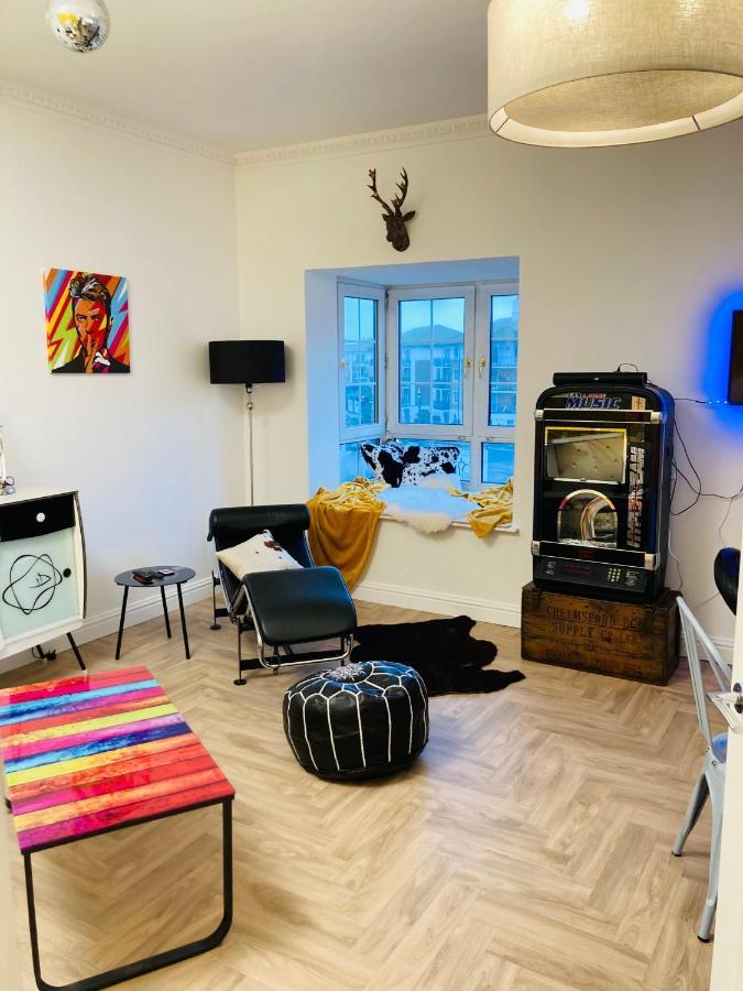 Apartment Funky Unique 2-bedroom With Parking